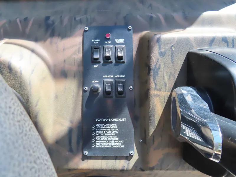 Slide: The Image of G3 20 Bay DLX Yamaha 150 SHO Aluminum Trailer 2021 - 13