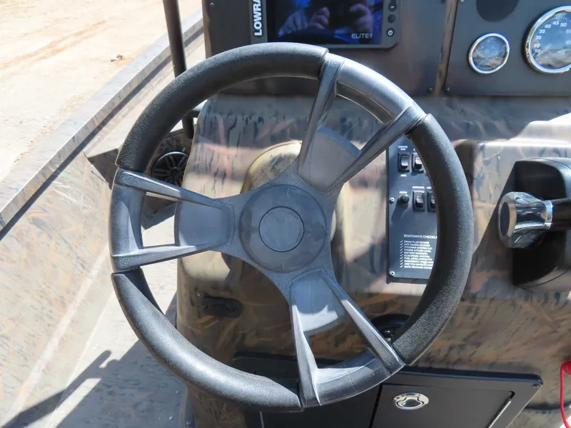 Slide: The Image of G3 20 Bay DLX Yamaha 150 SHO Aluminum Trailer 2021 - 14