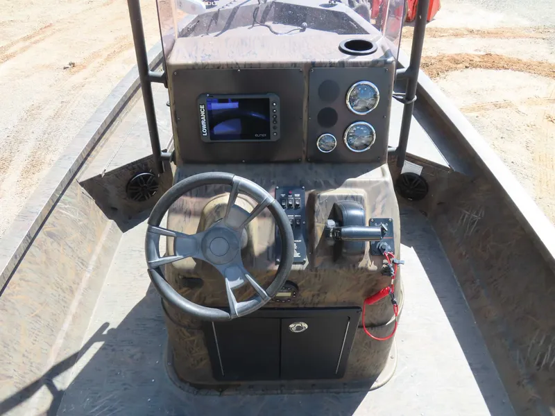 Slide: The Image of G3 20 Bay DLX Yamaha 150 SHO Aluminum Trailer 2021 - 17