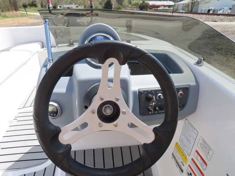 Slide: The Image of Tahoe T16 Mercury 75 only 27 hours w/ Trailer 2022 - 16