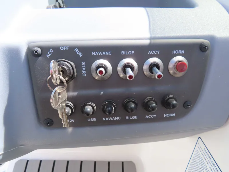 Slide: The Image of Tahoe T16 Mercury 75 only 27 hours w/ Trailer 2022 - 20