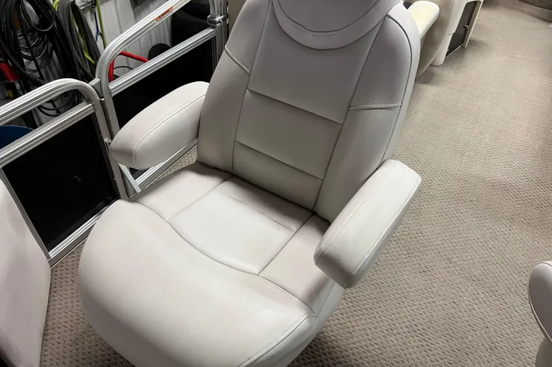Slide: The Image of White captain's chair on 2014 Avalon Grand Island 2485 QF pontoon boat. - 8