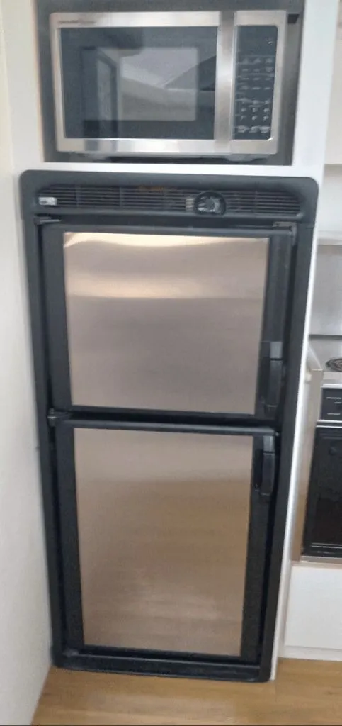 Slide: The Image of Silverton 442 Motor Yacht 1996 - 15