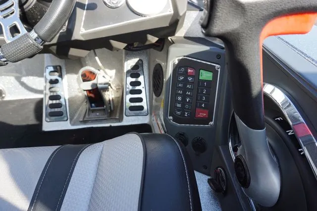 Slide: The Image of Ranger Z521L 2020 - 11