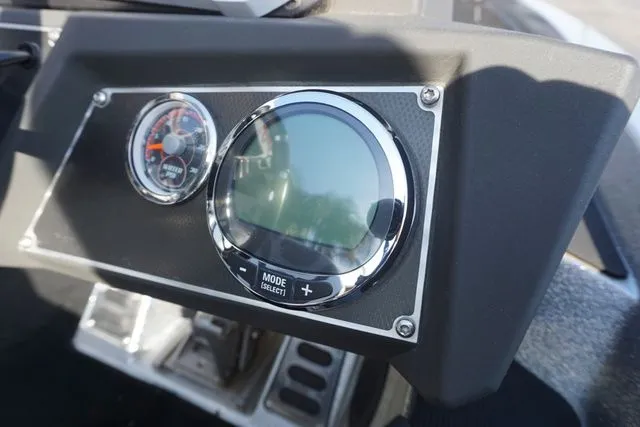 Slide: The Image of Ranger Z521L 2020 - 23