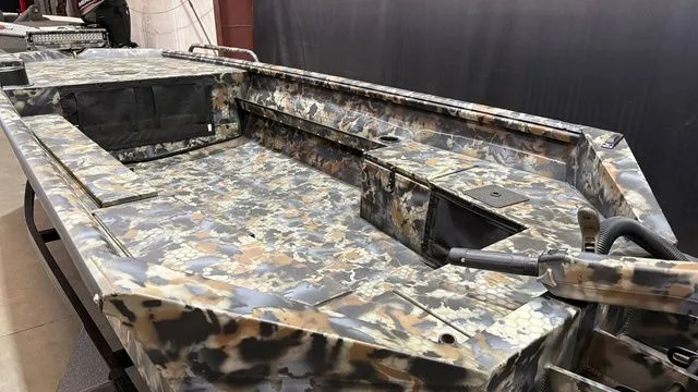 Slide: The Image of Excel 1751 Viper W/Yamaha 60 2026 - 10