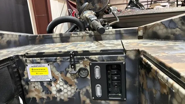 Slide: The Image of Excel 1751 Viper W/Yamaha 60 2026 - 12