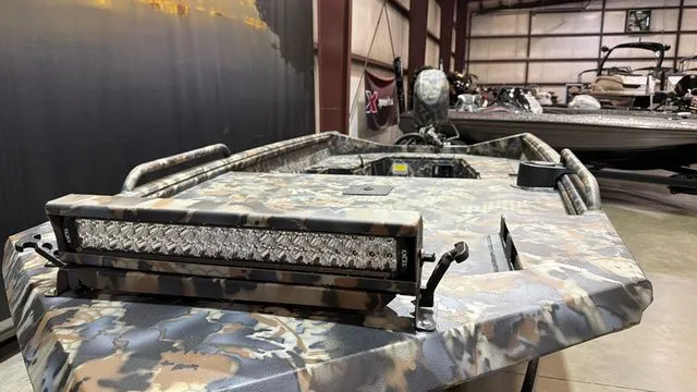 Slide: The Image of Excel 1751 Viper W/Yamaha 60 2026 - 15