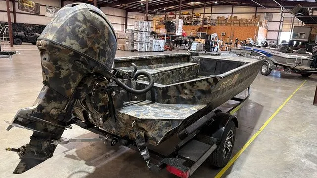 Slide: The Image of Excel 1751 Viper W/Yamaha 60 2026 - 5