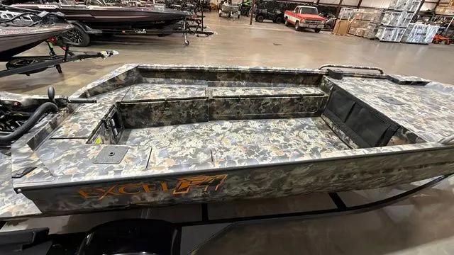 Slide: The Image of Excel 1751 Viper W/Yamaha 60 2026 - 6