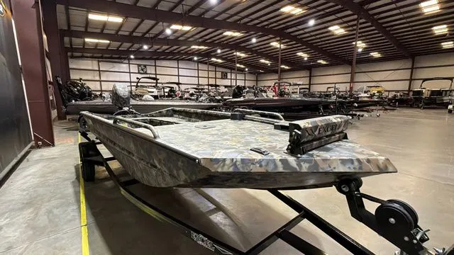 Slide: The Image of Excel 1751 Viper W/Yamaha 60 2026 - 7