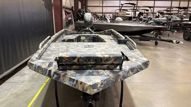 Slide: The Image of Excel 1751 Viper W/Yamaha 60 2026 - 8