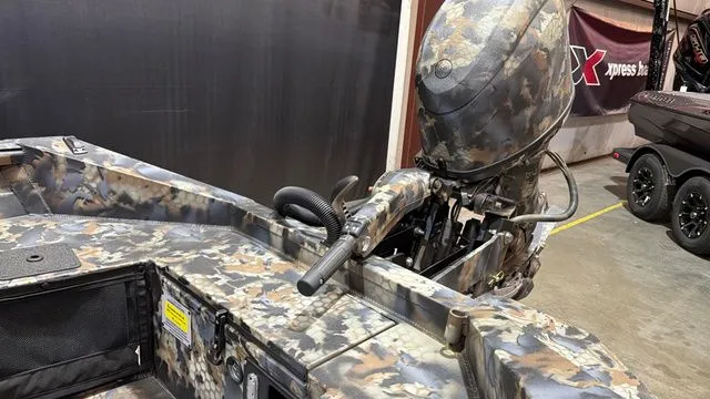 Slide: The Image of Excel 1751 Viper W/Yamaha 60 2026 - 9