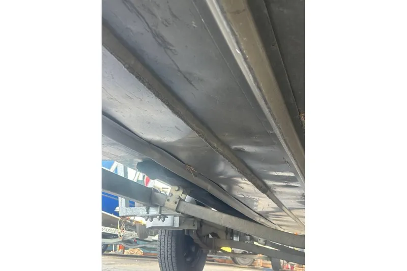 Slide: The Image of Underside view of 2002 Smoker Craft Sportsman 1860 DLX boat on trailer. - 13