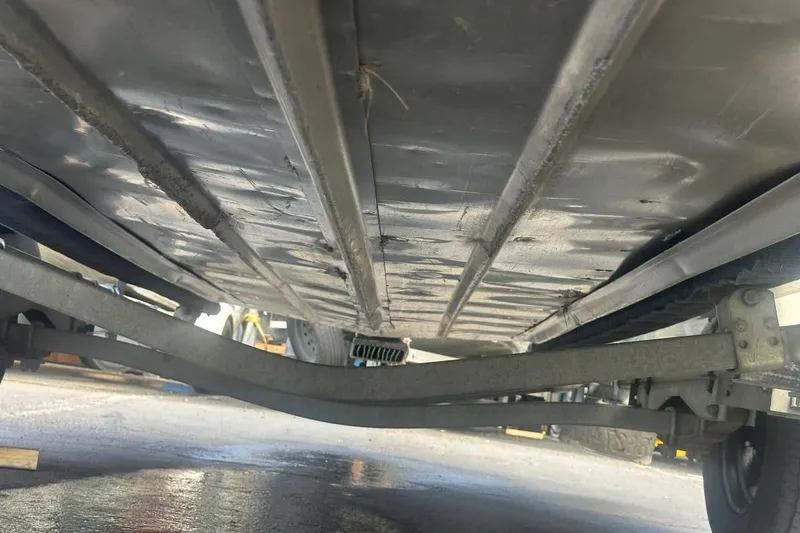 Slide: The Image of Underside view of 2002 Smoker Craft Sportsman 1860 DLX boat on trailer. - 14
