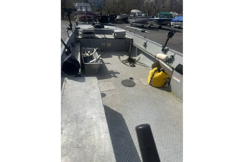 Slide: The Image of 2002 Smoker Craft Sportsman 1860 DLX boat interior with equipment and accessories. - 5