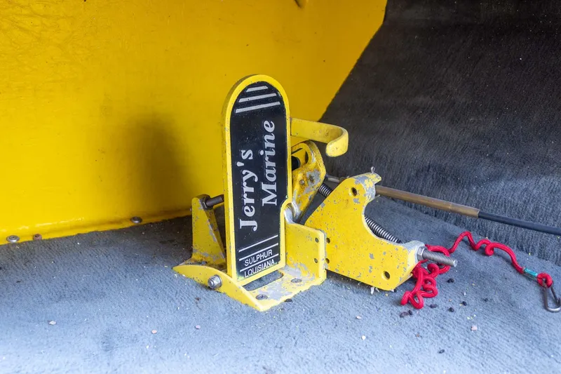 Slide: The Image of Yellow boat pedal labeled "Jerry's Marine" in a 2002 Bullet 20XDC. - 25