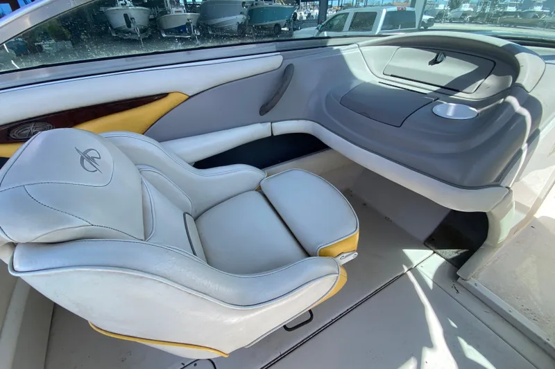 Slide: The Image of 2003 Monterey 208SI Montura boat interior with white and yellow seating. - 16