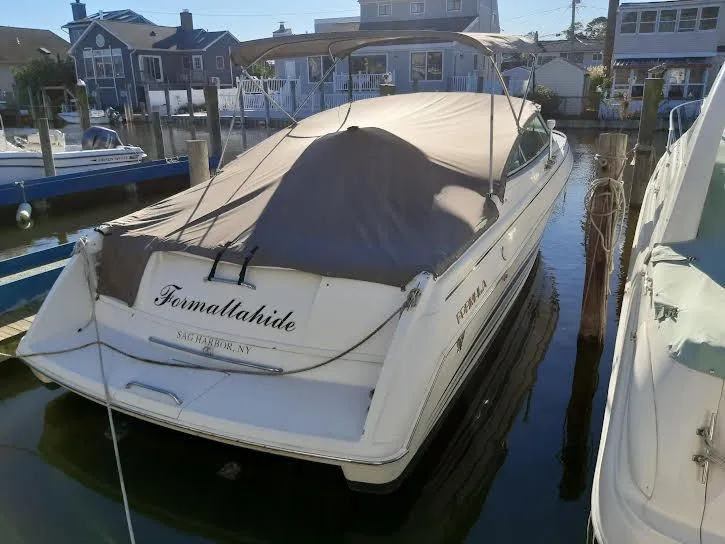 The Image of 1999 Formula 33 SS boat docked in harbor. - 0