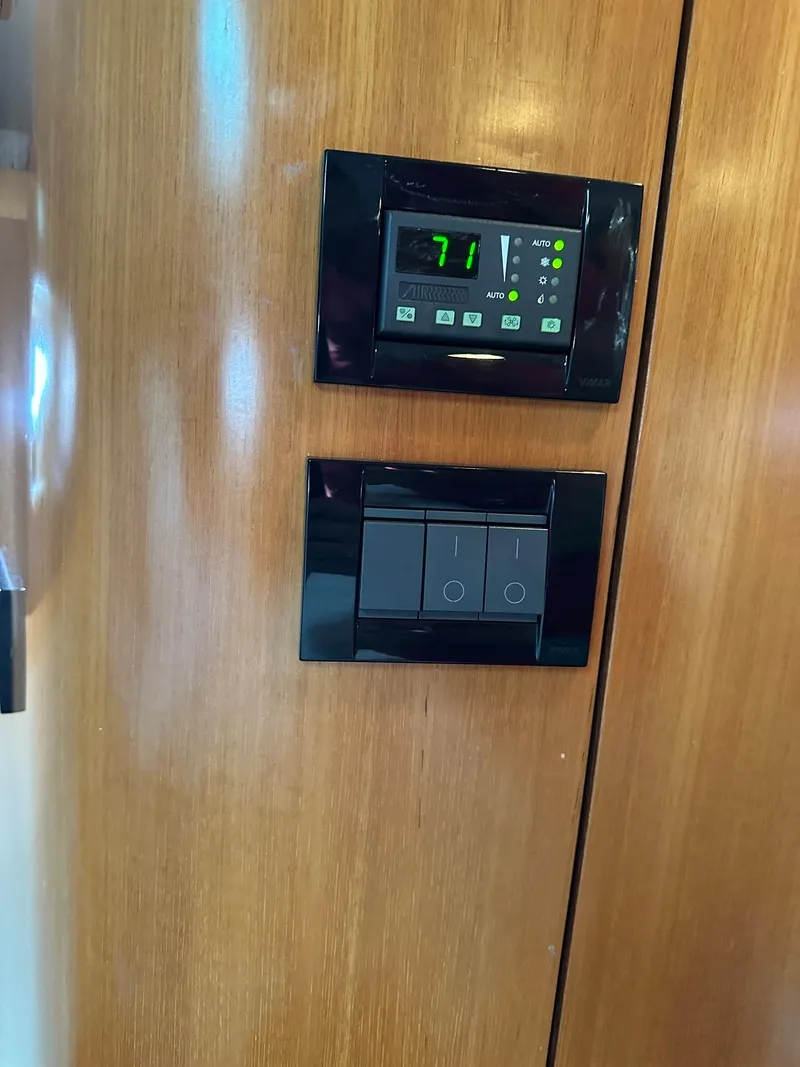 Slide: The Image of Fwd Stateroom Pedestal Bed - 25