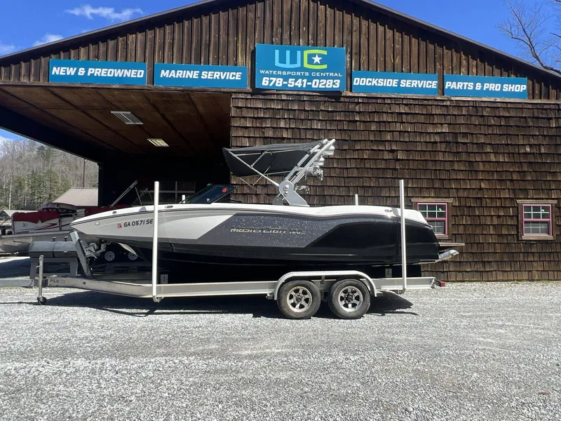 Slide: The Image of MasterCraft NXT22 2018 - 10