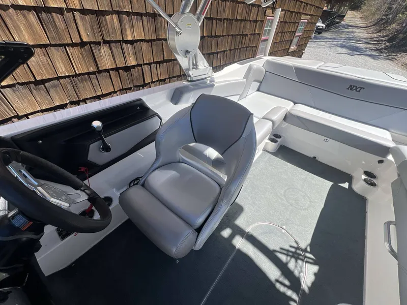 Slide: The Image of MasterCraft NXT22 2018 - 11