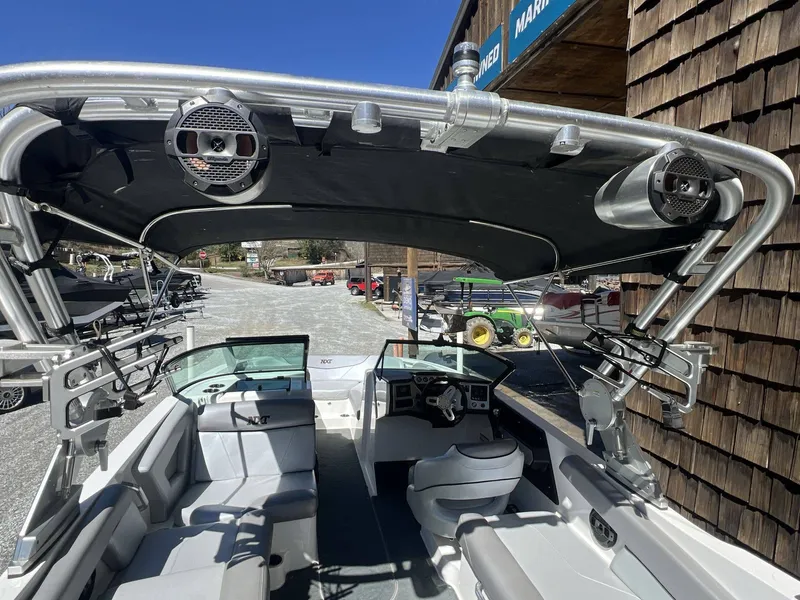Slide: The Image of MasterCraft NXT22 2018 - 30