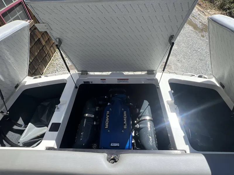 Slide: The Image of MasterCraft NXT22 2018 - 7