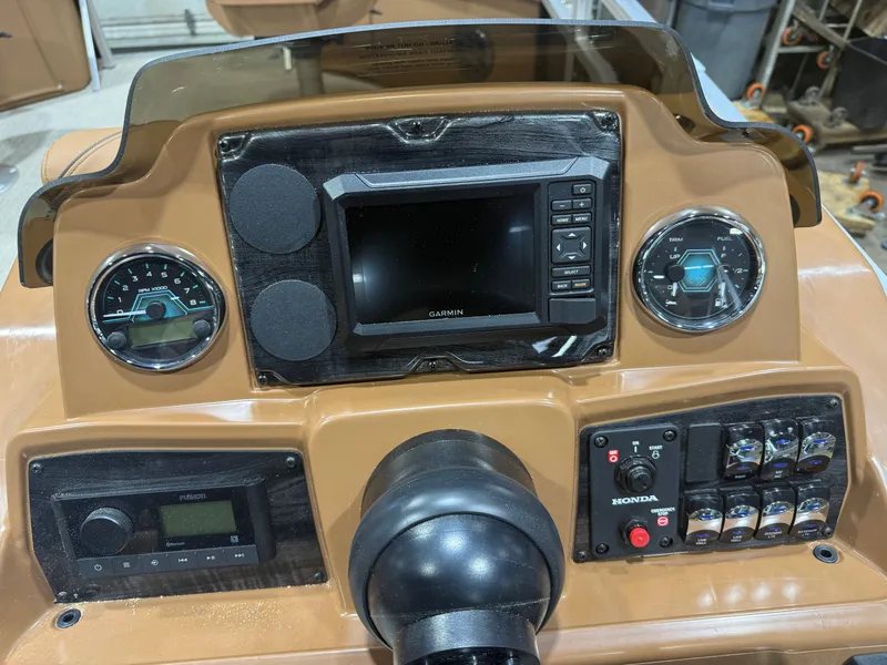 Slide: The Image of Tahoe Sport 2185 Quad Fish & Honda 4-Stroke EFI 2026 - 19