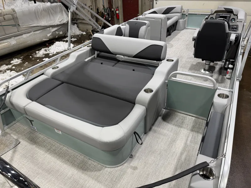 Slide: The Image of Tahoe Sport VRB 2385 Swingback & 4-Stroke $33995 2025 - 20