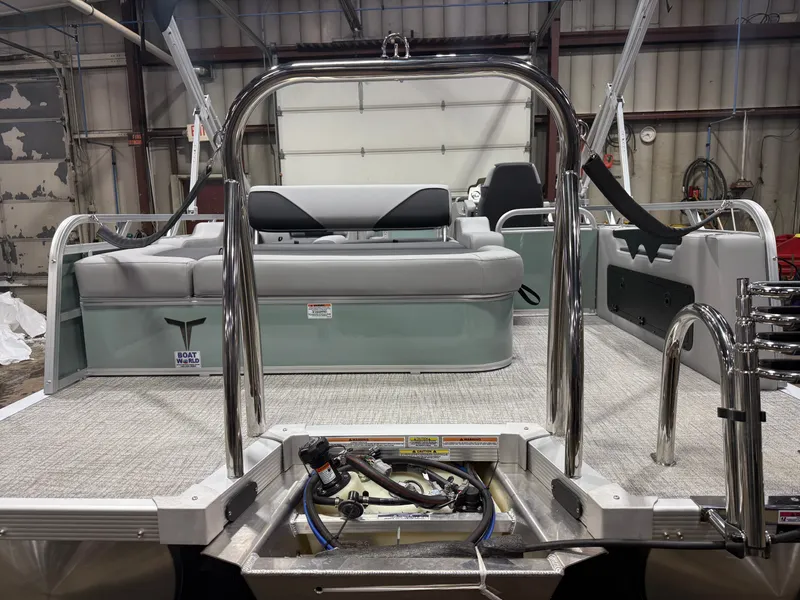 Slide: The Image of Tahoe Sport VRB 2385 Swingback & 4-Stroke $33995 2025 - 40