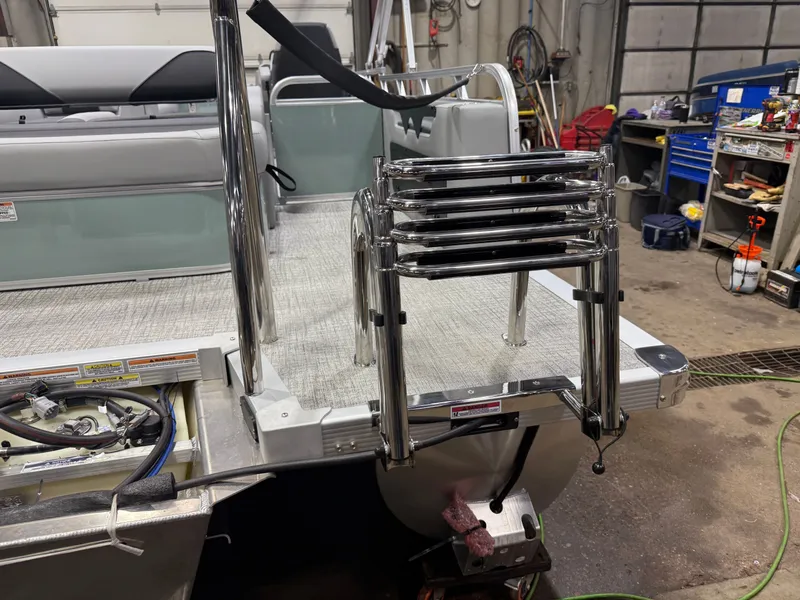 Slide: The Image of Tahoe Sport VRB 2385 Swingback & 4-Stroke $33995 2025 - 41