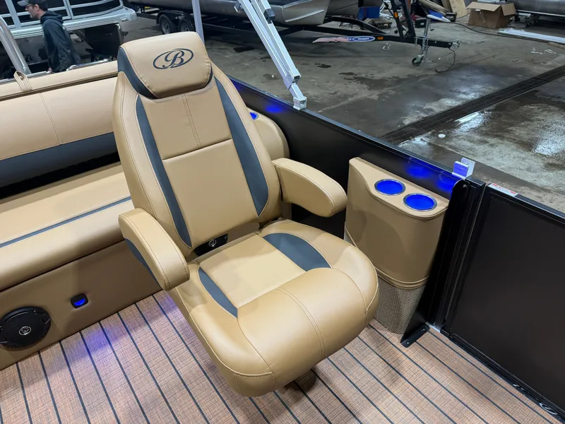 Slide: The Image of Bentley Pontoons Legacy 220 Swingback Pontoon & Honda 4-Stroke EFI 2026 - 10