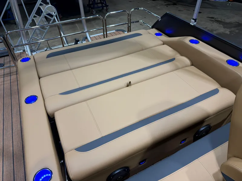 Slide: The Image of Bentley Pontoons Legacy 220 Swingback Pontoon & Honda 4-Stroke EFI 2026 - 18
