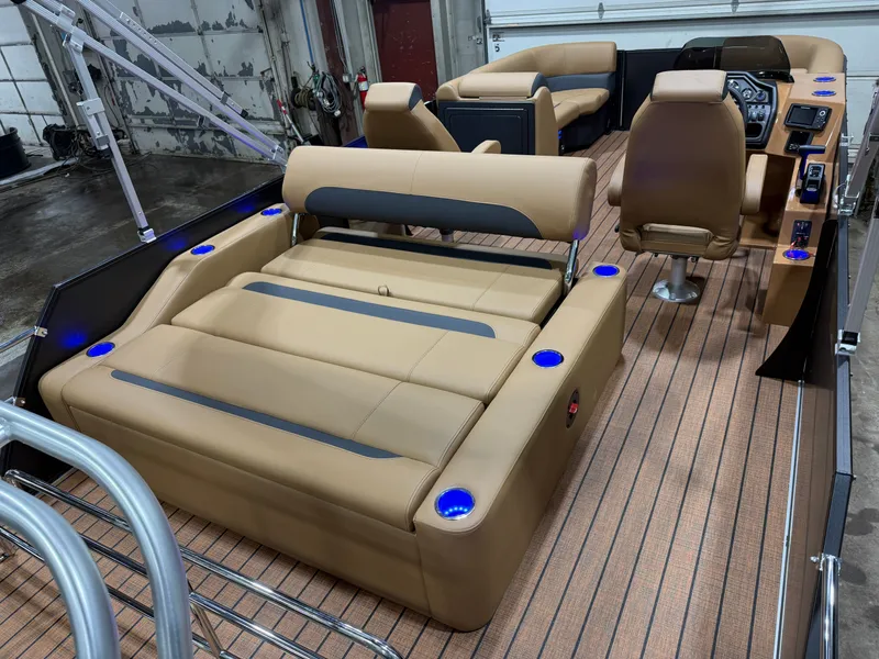 Slide: The Image of Bentley Pontoons Legacy 220 Swingback Pontoon & Honda 4-Stroke EFI 2026 - 21
