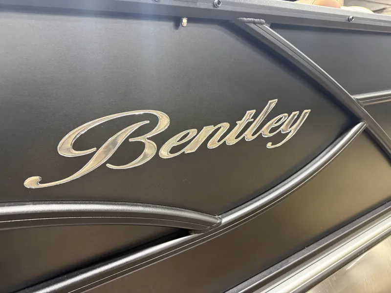 Slide: The Image of Bentley Pontoons Legacy 220 Swingback Pontoon & Honda 4-Stroke EFI 2026 - 34