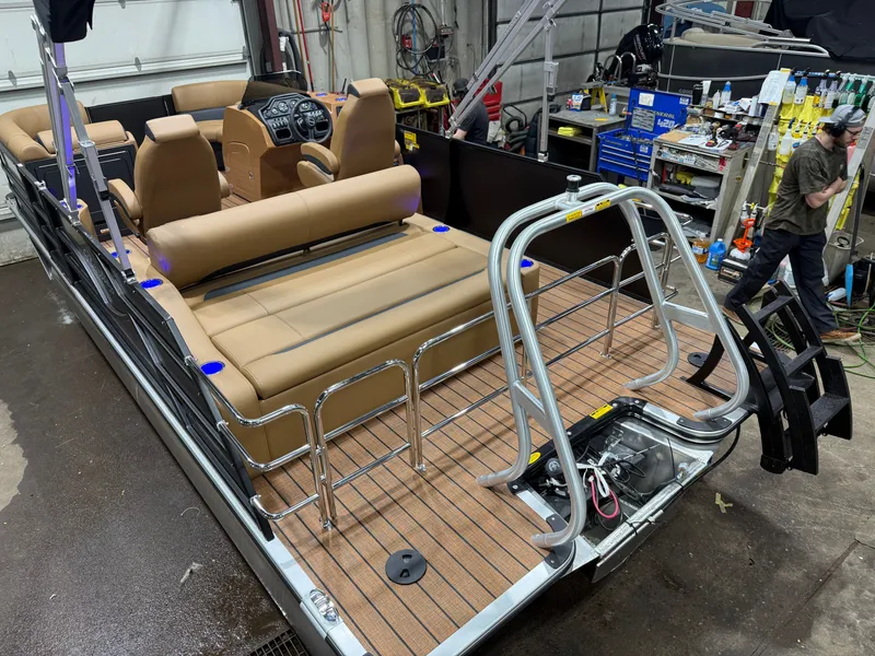 Slide: The Image of Bentley Pontoons Legacy 220 Swingback Pontoon & Honda 4-Stroke EFI 2026 - 40