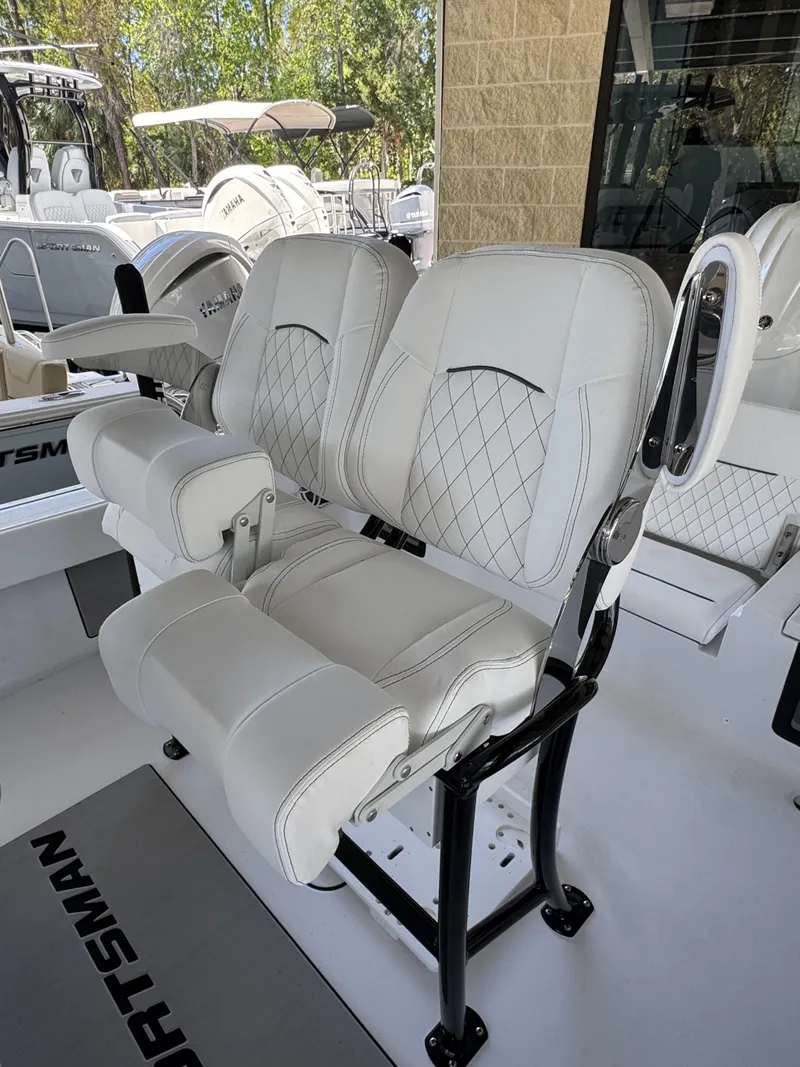 Slide: The Image of Sportsman Masters 247OE Bay Boat 2026 - 13