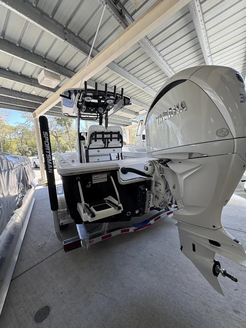 Slide: The Image of Sportsman Masters 247OE Bay Boat 2026 - 24