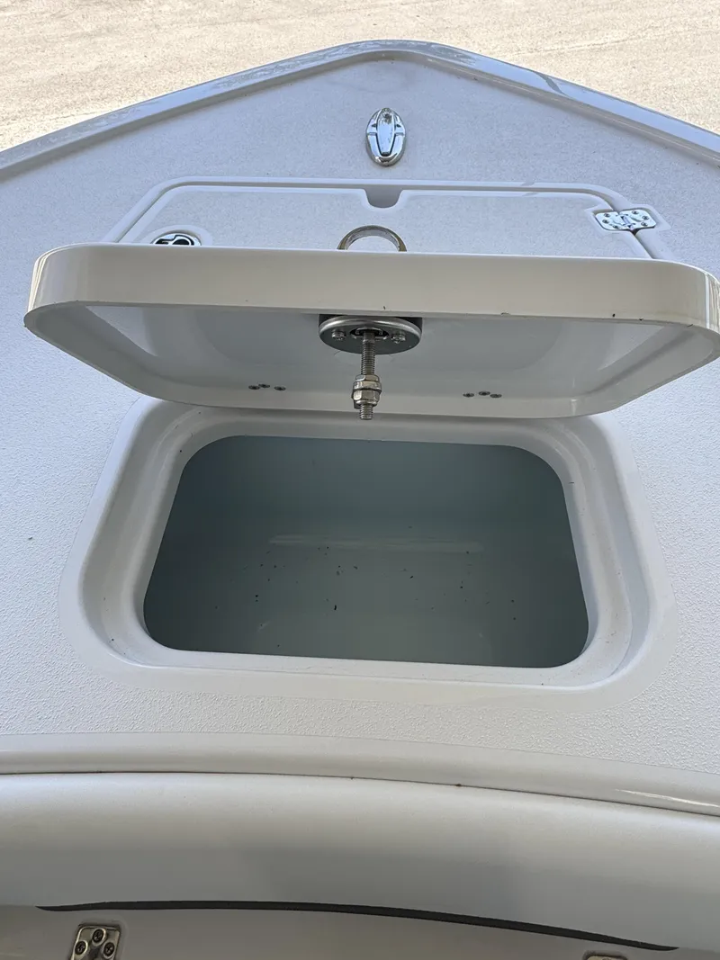 Slide: The Image of Sportsman Masters 247OE Bay Boat 2026 - 29