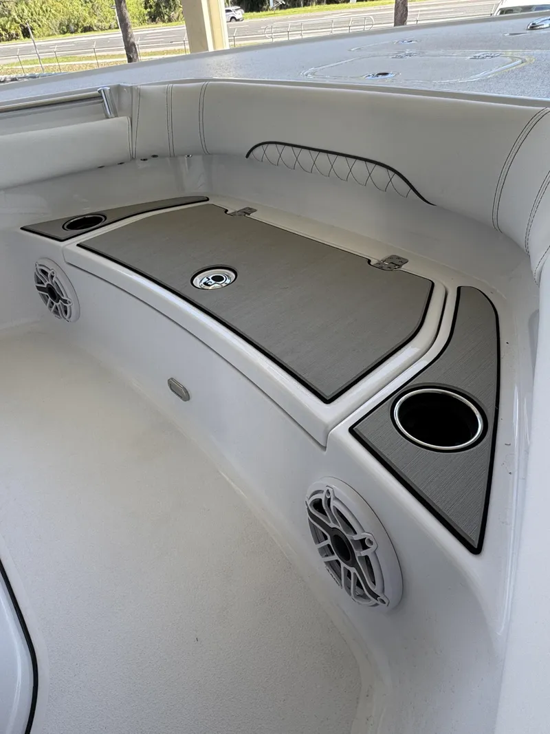 Slide: The Image of Sportsman Masters 247OE Bay Boat 2026 - 31