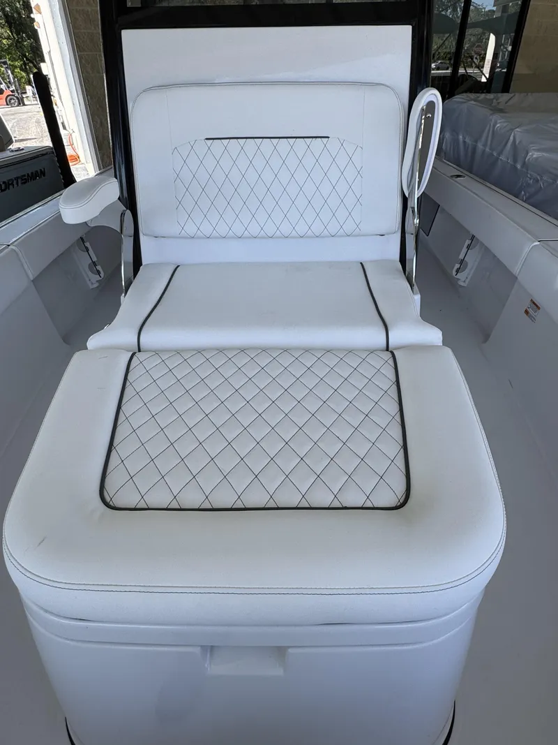 Slide: The Image of Sportsman Masters 247OE Bay Boat 2026 - 32