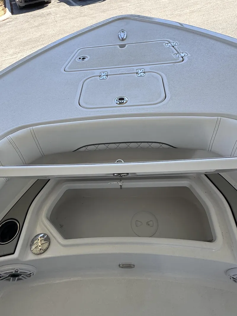 Slide: The Image of Sportsman Masters 247OE Bay Boat 2026 - 4