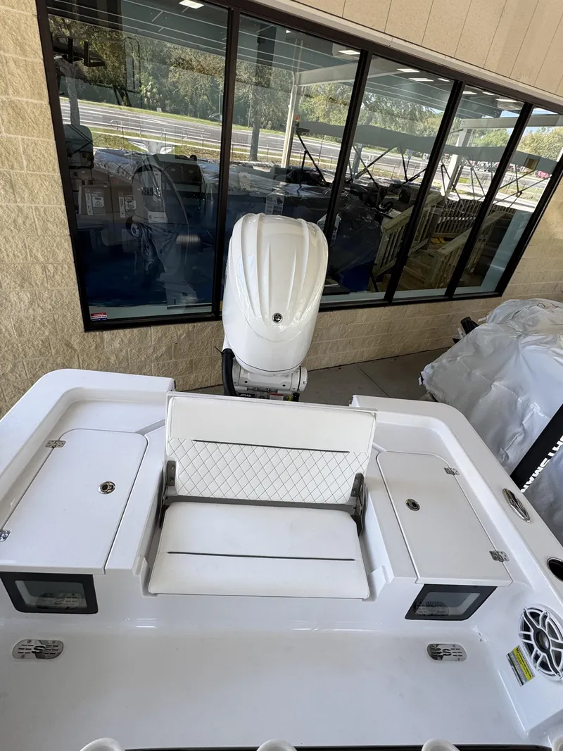 Slide: The Image of Sportsman Masters 247OE Bay Boat 2026 - 44