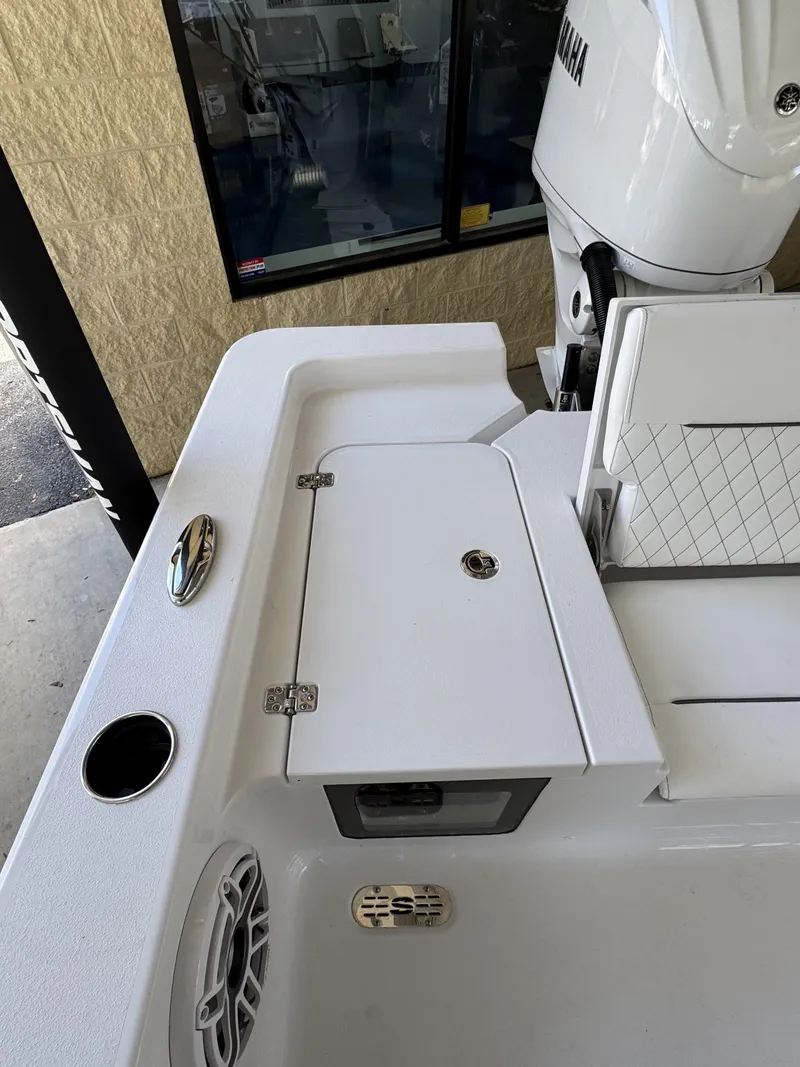 Slide: The Image of Sportsman Masters 247OE Bay Boat 2026 - 45