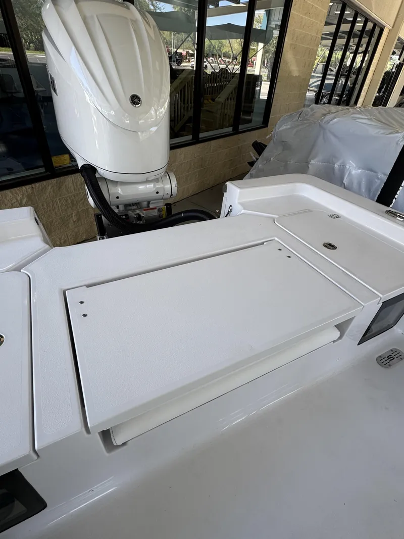 Slide: The Image of Sportsman Masters 247OE Bay Boat 2026 - 47