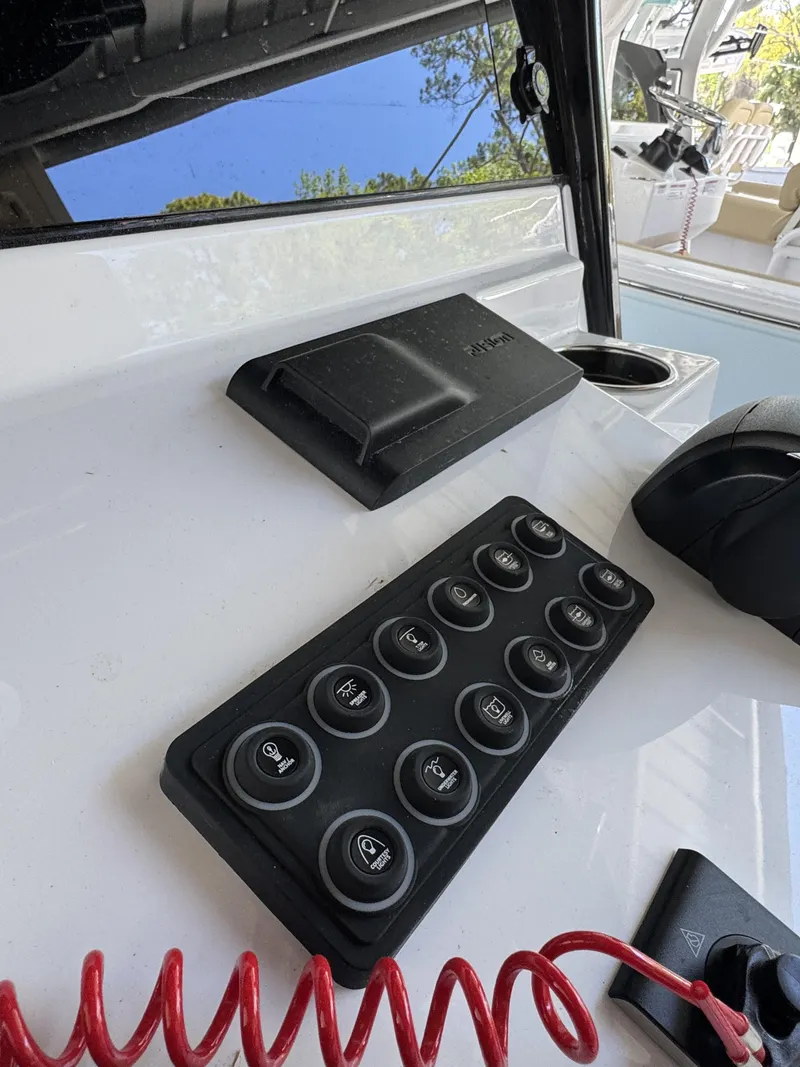 Slide: The Image of Sportsman Masters 247OE Bay Boat 2026 - 9