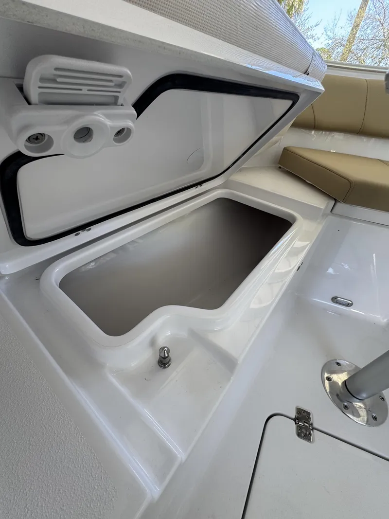 Slide: The Image of Sportsman Heritage 231 Center Console 2026 - 10