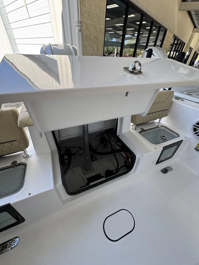Slide: The Image of Sportsman Heritage 231 Center Console 2026 - 32
