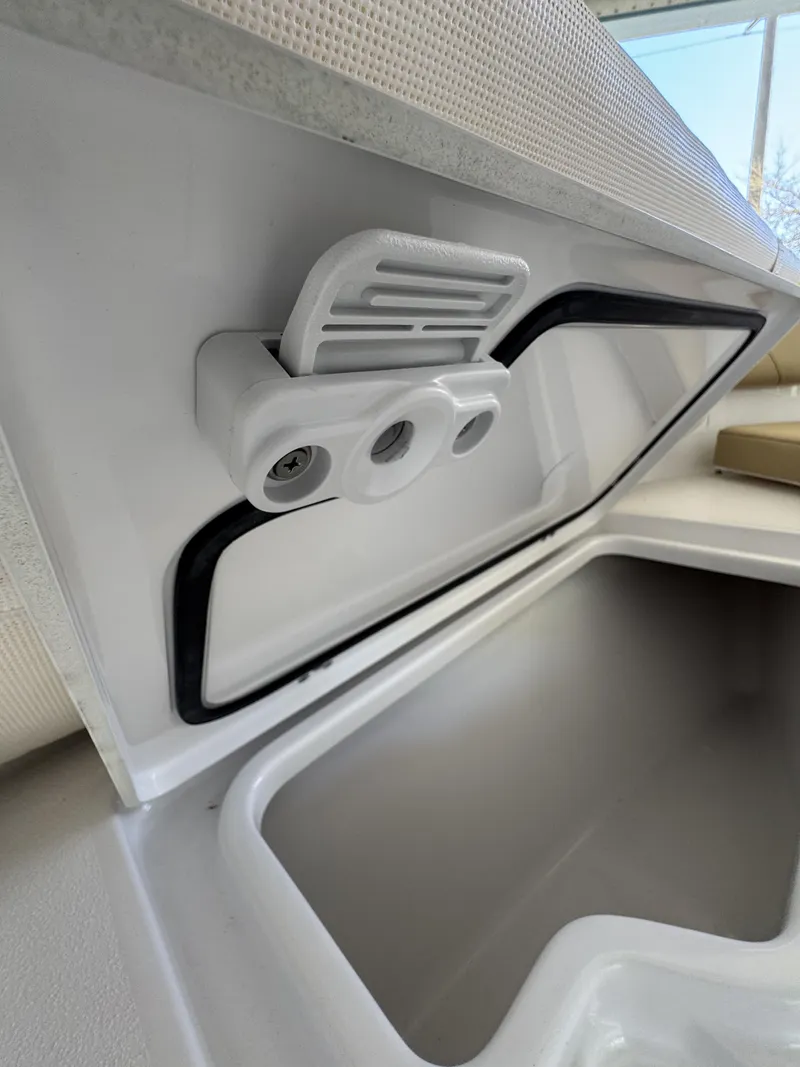 Slide: The Image of Sportsman Heritage 231 Center Console 2026 - 41
